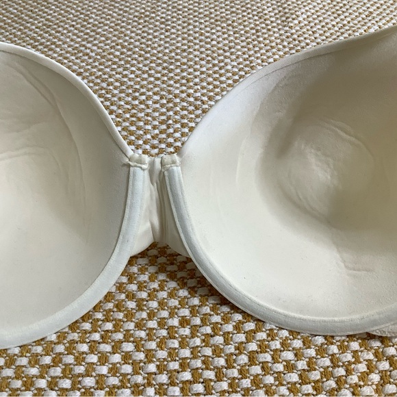 Vanity Fair Cream Full Coverage Bra with Molded Cups 44 C - Picture 6 of 7